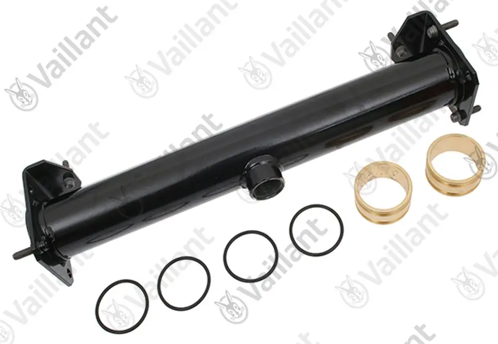 Rohr von Vaillant mit Befestigungselementen und Dichtungsringen, geeignet für Kaskadenmodule. Schwarze Oberfläche, zylindrische Form, mehrere Zubehörteile.